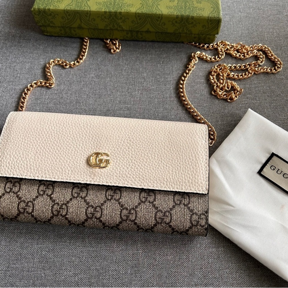 Gucci Wallet on a Chain